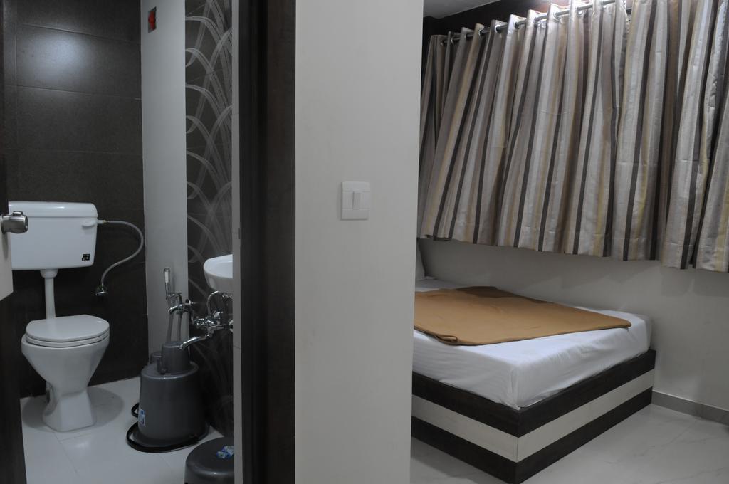 Oyo Hotel Sree Balaji Residency Ахмедабад Номер фото